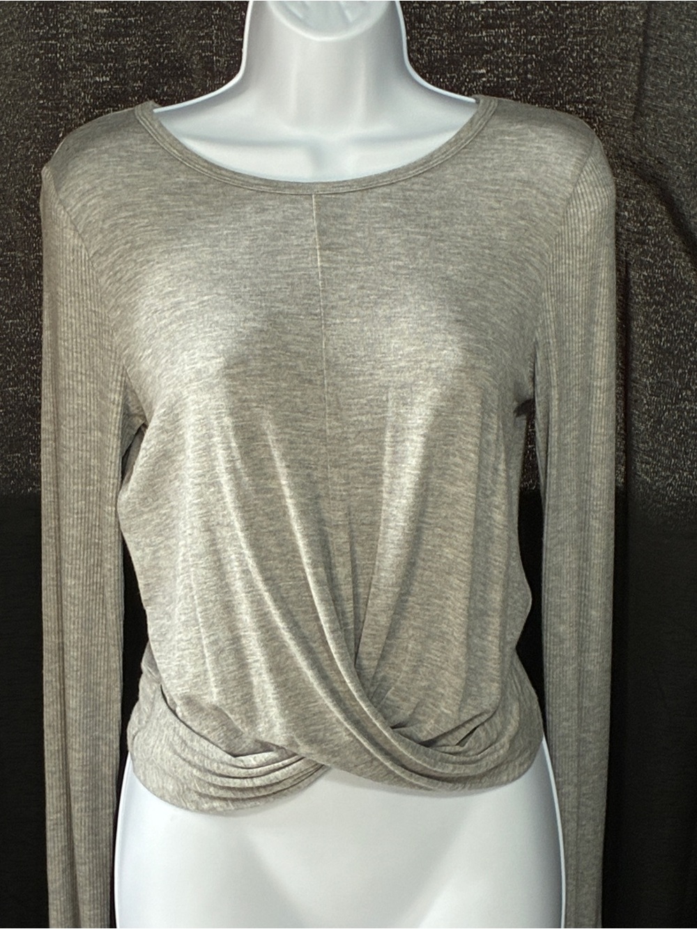ALO Yoga Twist-Front Long Sleeve Top - Heather Gray